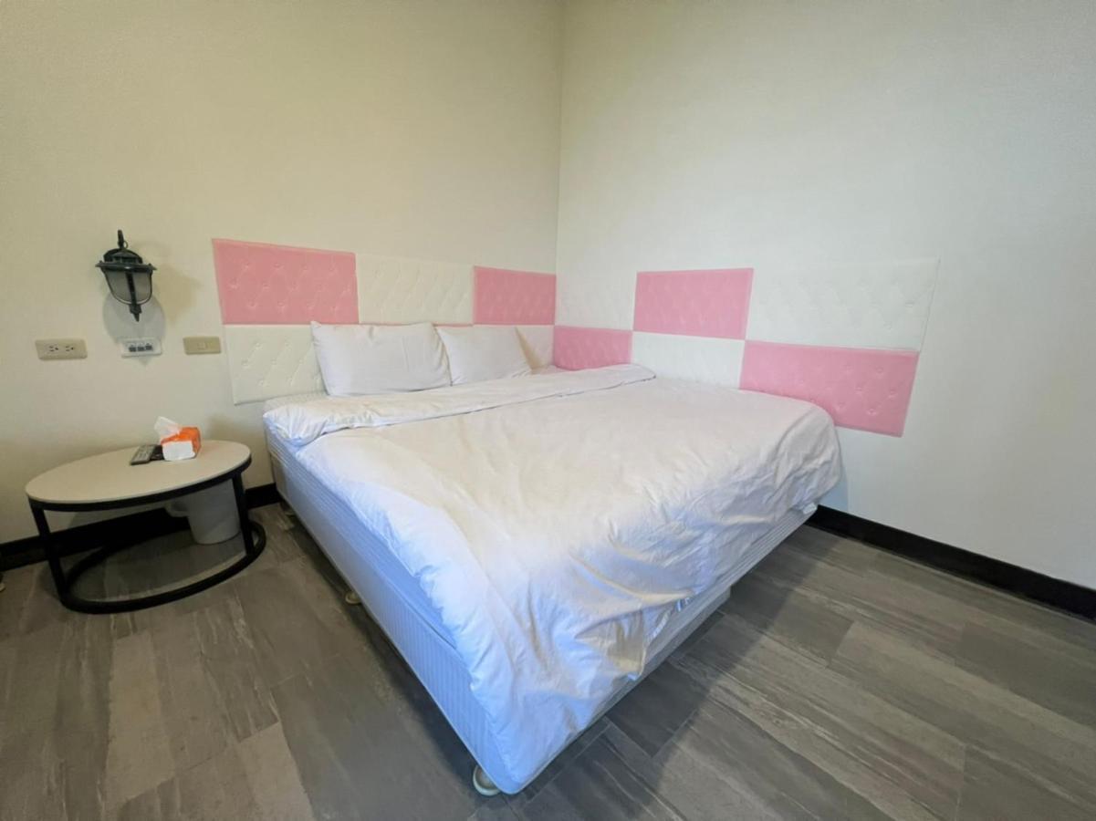 Romeo Inn Zhushan Exteriör bild